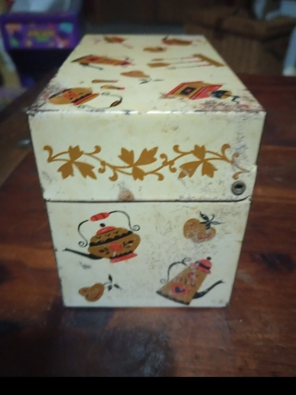 Cream Vintage Recipe Card File Box with Decorative Kitchen Motif